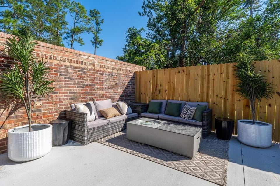 New 5 Star Luxury Putting Green Hot Tub EV Fire Pit 5Min From The Masters House in Augusta