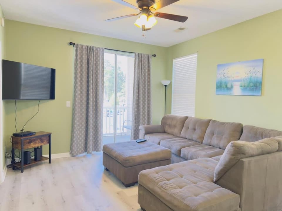 Fairway Nest Getaway 2BR condo at River Oaks Apartment in Carolina Forest