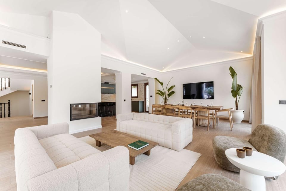 Villa Marbesa I Beach Pool Gym Cinema Outdoor BBQ Parking Villa in Marbella