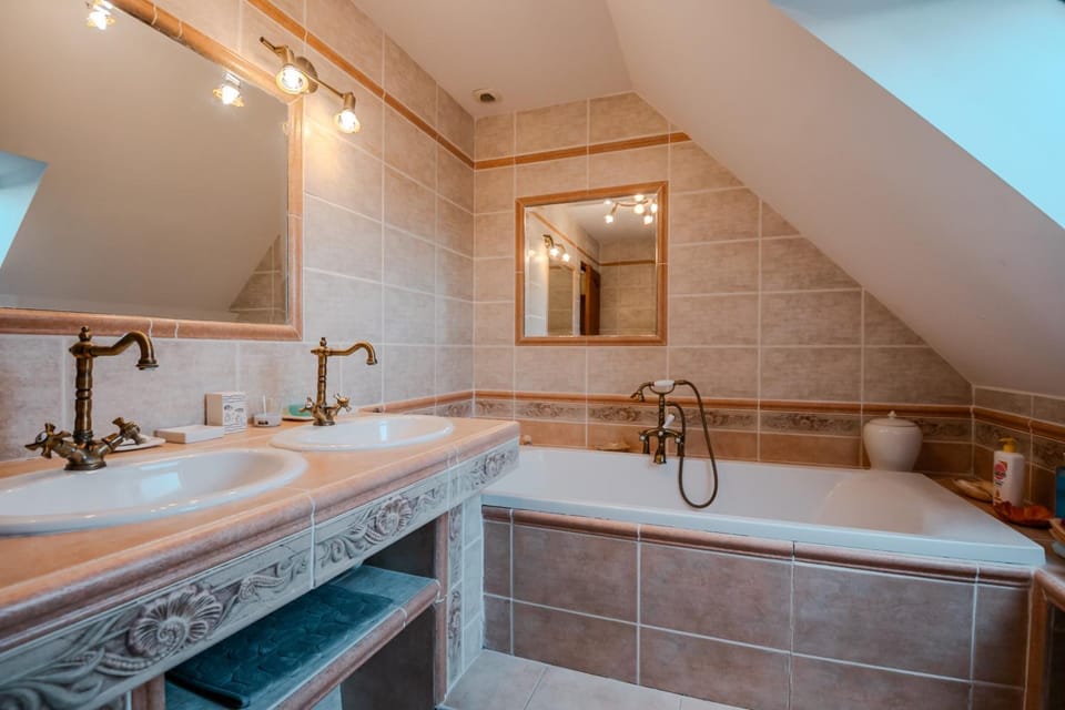 Bathroom, Living room