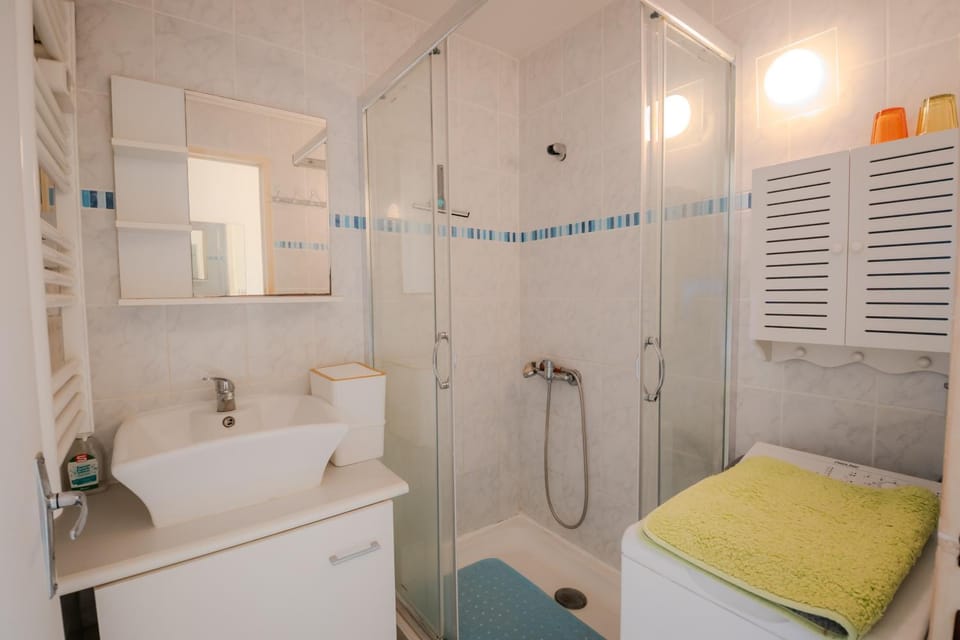 Bathroom, Living room