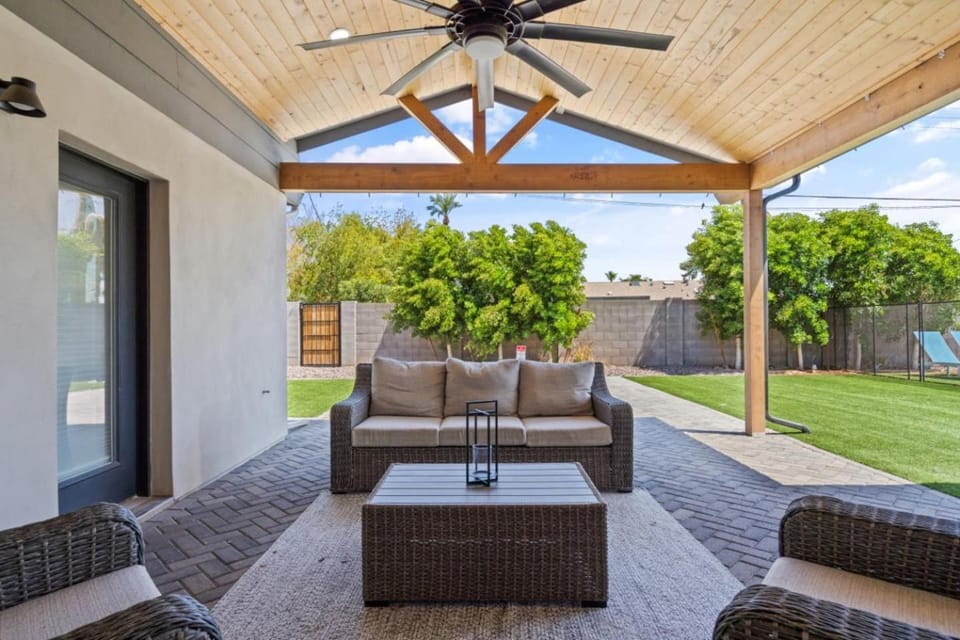 4BR Casita w Pool Outdoor Big Screen House in Scottsdale