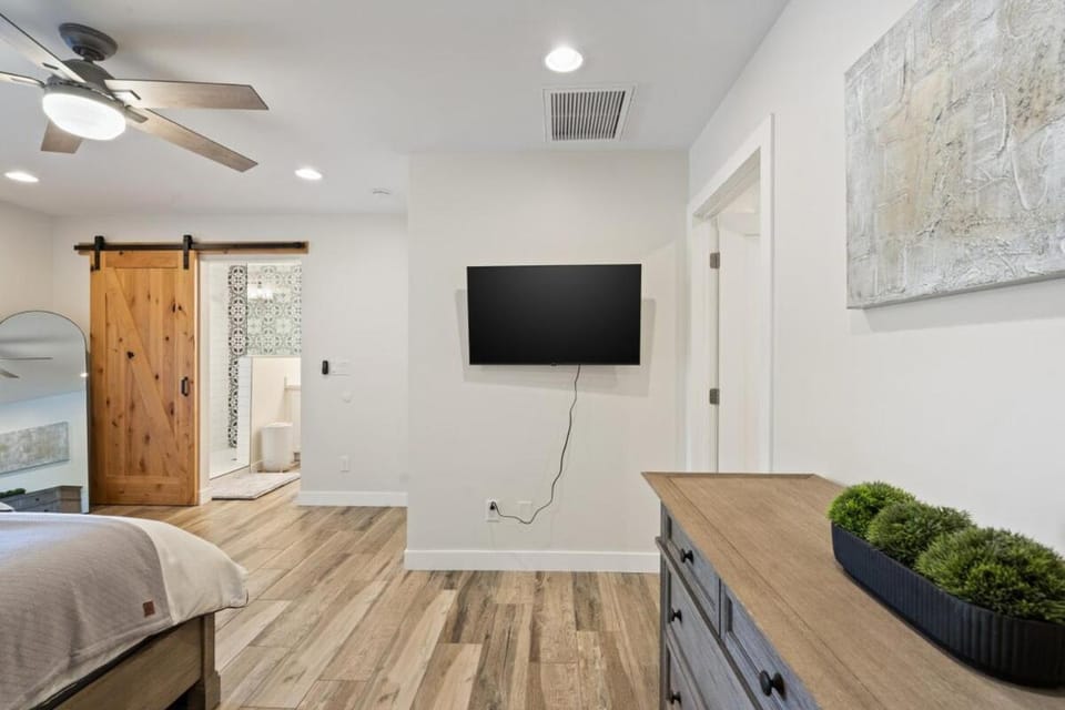 4BR Casita with Pool and Outdoor Big Screen House in Scottsdale