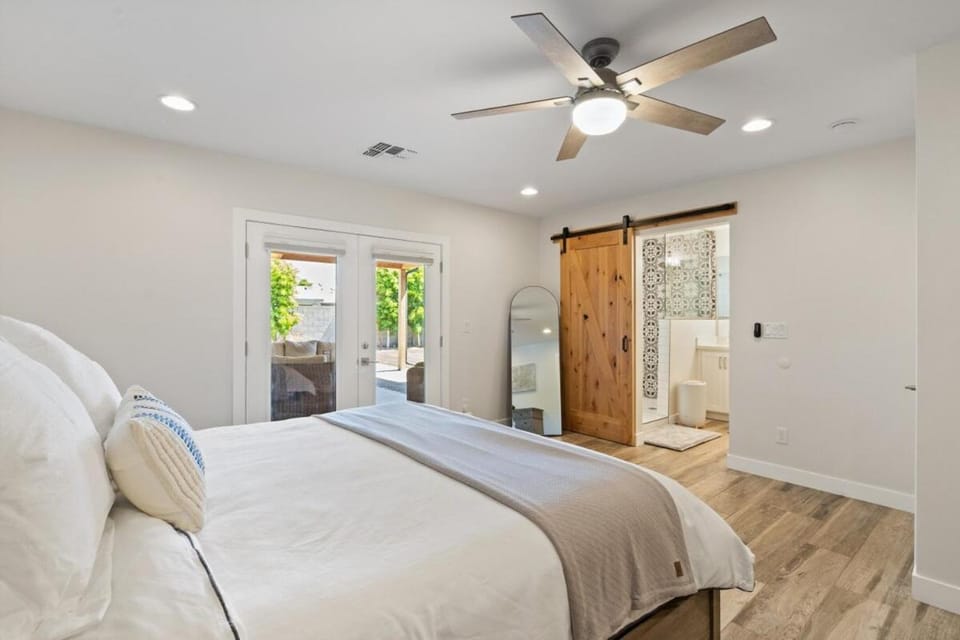 4BR Casita with Pool and Outdoor Big Screen House in Scottsdale