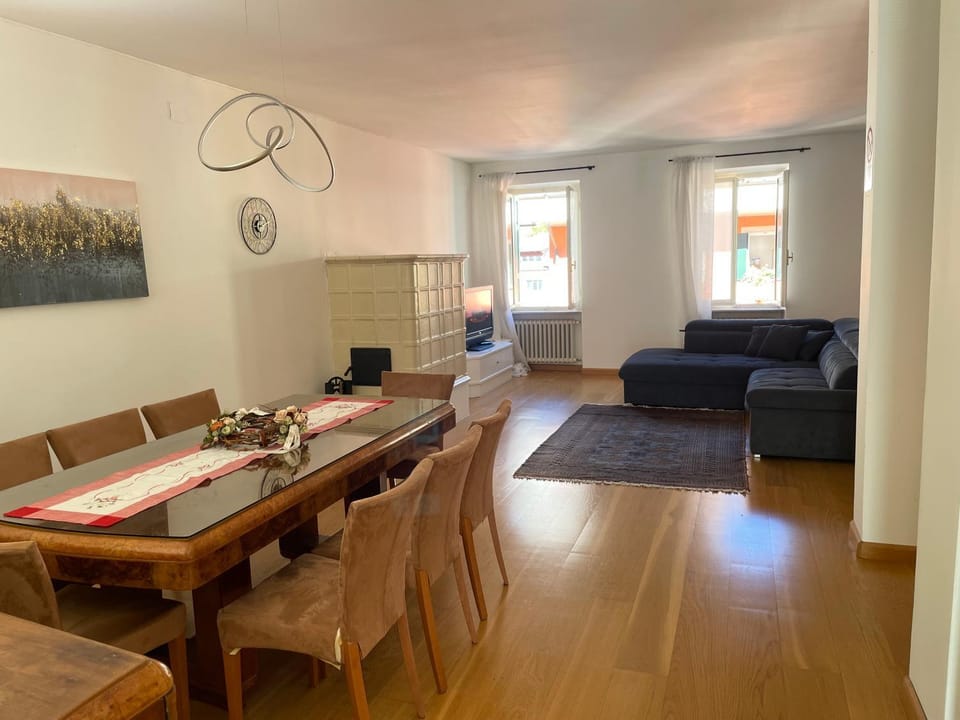 Living room, Seating area, Dining area