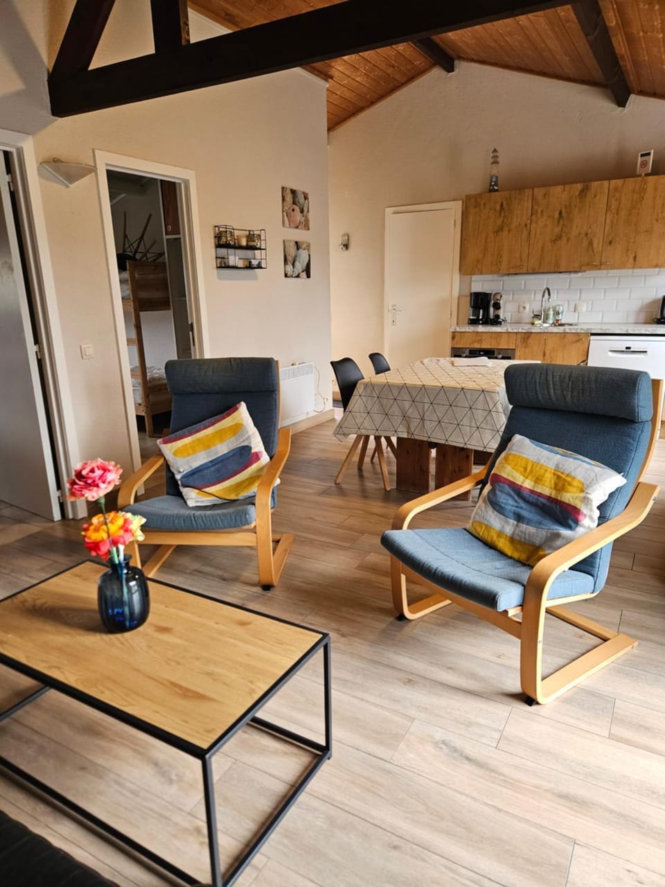 Kitchen or kitchenette, Seating area, Dining area, pet friendly, kitchen