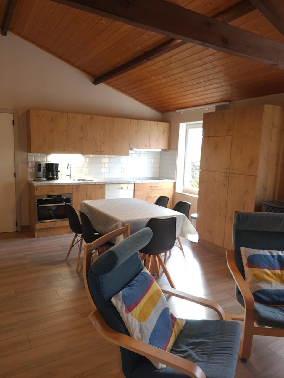 Kitchen or kitchenette, Dining area, internet, internet, stove, kitchen