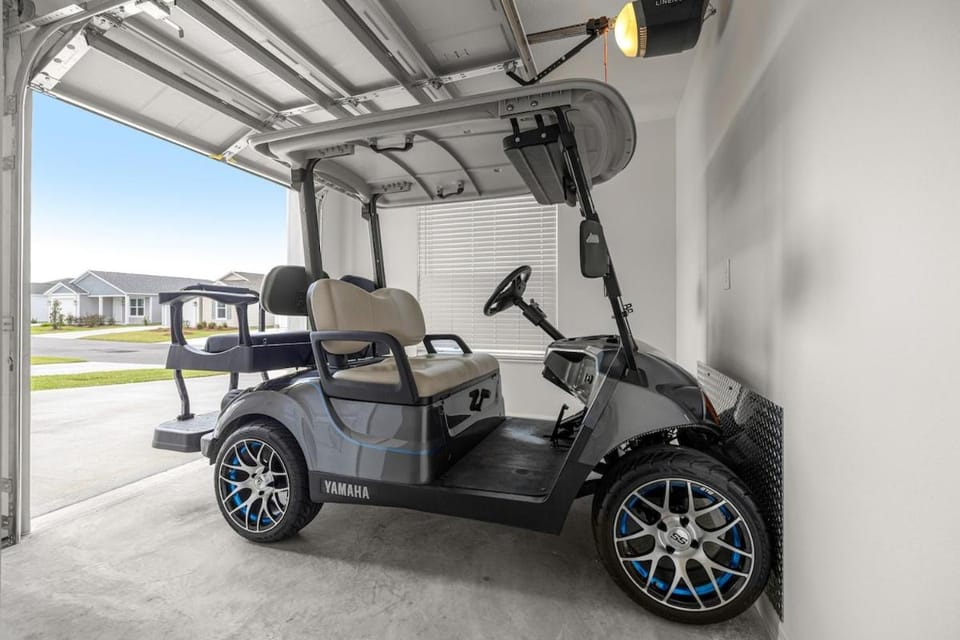 Spacious 2BR in The Villages With Golf Cart and King Bed House in Wildwood