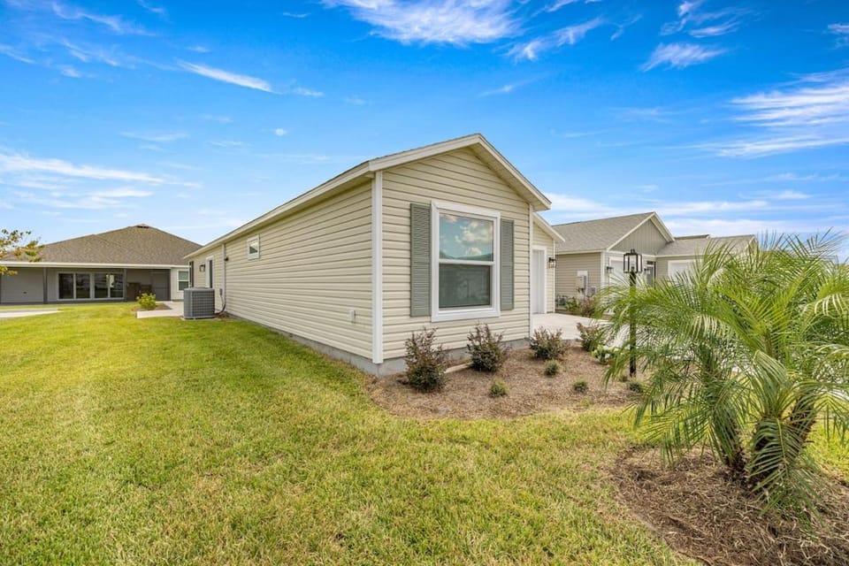 Spacious 2BR in The Villages With Golf Cart and King Bed House in Wildwood