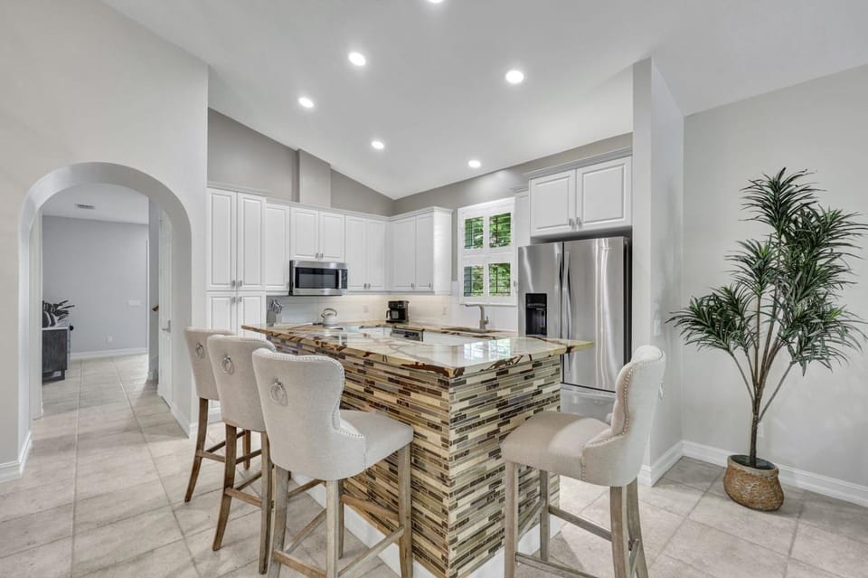 New Coastal Retreat – 4BR/3BA with Private Pool, Near Vanderbilt Beach House in Naples Park