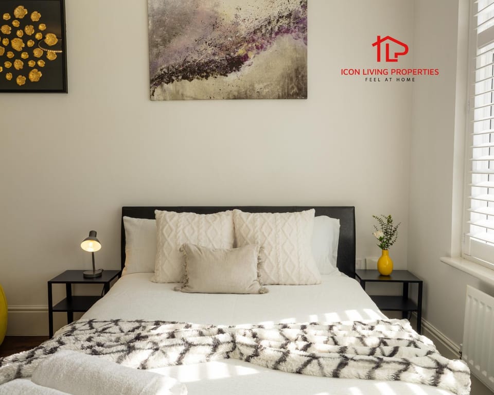 Coffee/tea facilities, Kitchen or kitchenette, oven, stove, toaster, washing machine