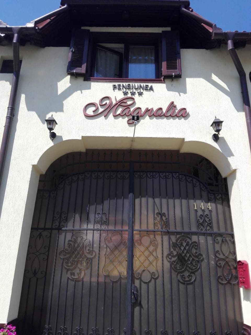 Facade/entrance