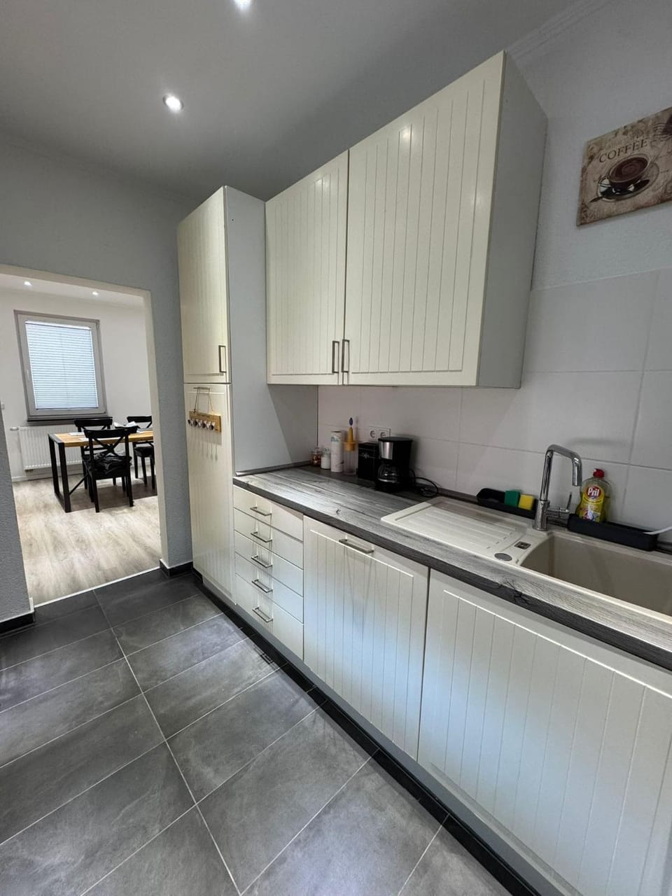 Kitchen or kitchenette, Dining area, dishwasher, stove