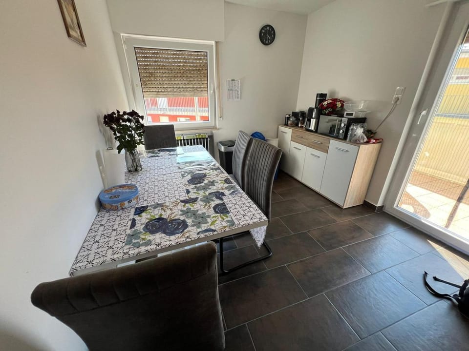 Country Comfort Stay 4 Bedrooms near Frankfurt Apartment in Hesse