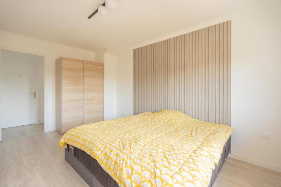 Bed, Photo of the whole room, Bedroom, wardrobe