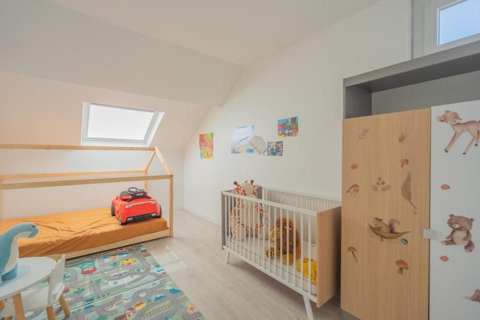 Bed, Photo of the whole room, Bedroom, cot