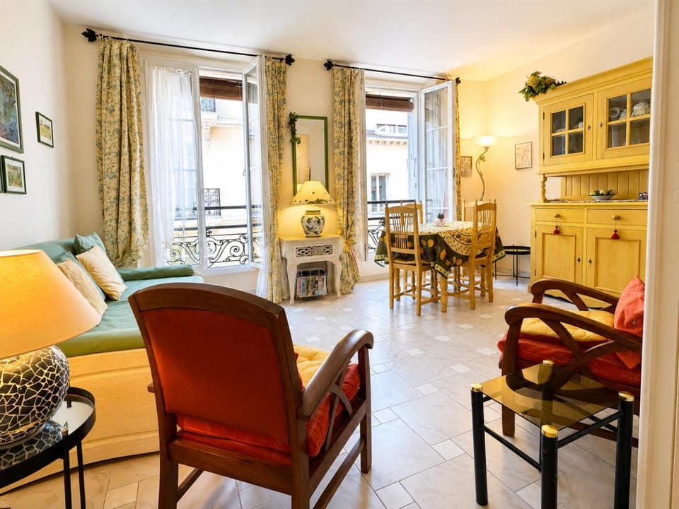 Provencal apartment - walk to beach and Palais Apartment in Cannes