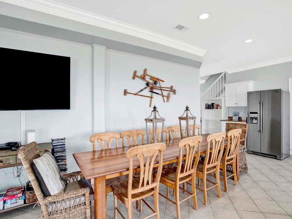 TV and multimedia, Kitchen or kitchenette, Dining area, furniture