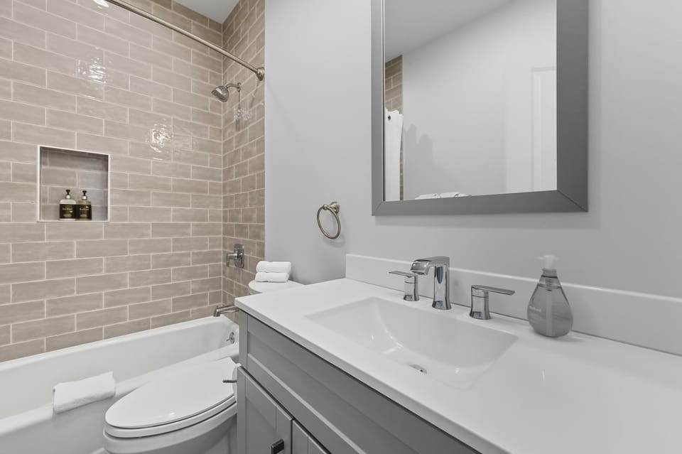 Bright Modern 3Bed 2,5Bath Evanston Home withParking home House in Evanston