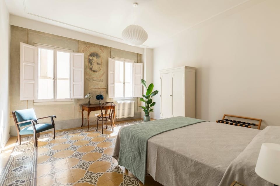 Photo of the whole room, Bedroom