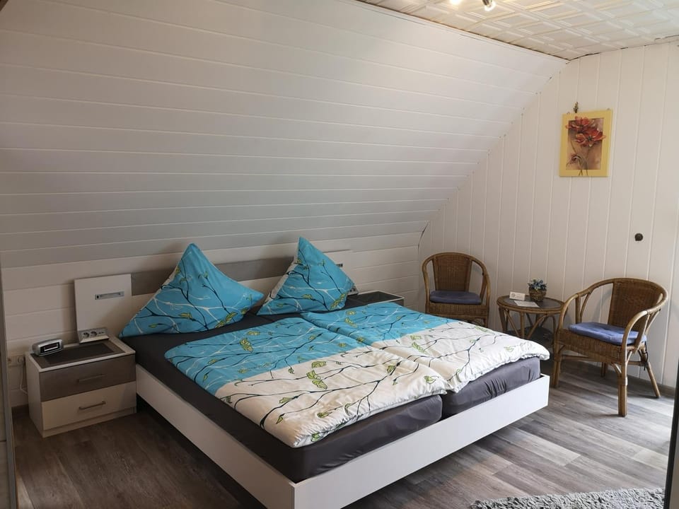 Bed, Photo of the whole room, Decorative detail