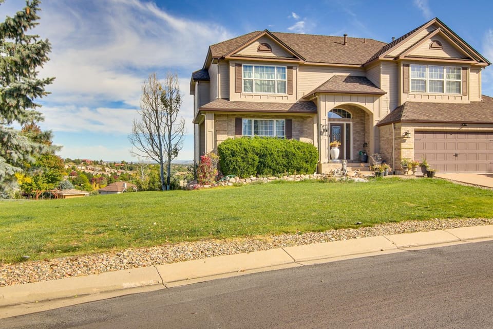 4 Mi to Broadmoor! Apt w/ Movie Theater & Mtn View Apartment in Fort Carson