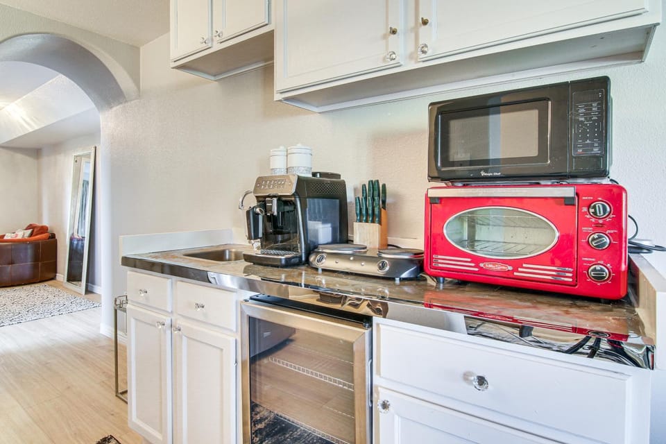 4 Mi to Broadmoor! Apt w/ Movie Theater & Mtn View Apartment in Fort Carson