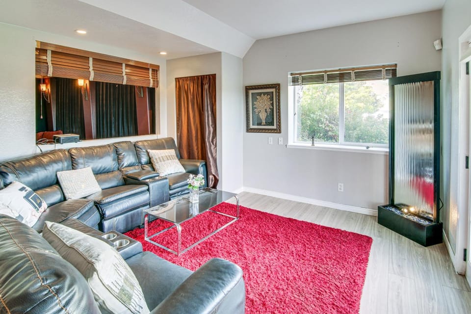 4 Mi to Broadmoor! Apt w/ Movie Theater & Mtn View Apartment in Fort Carson