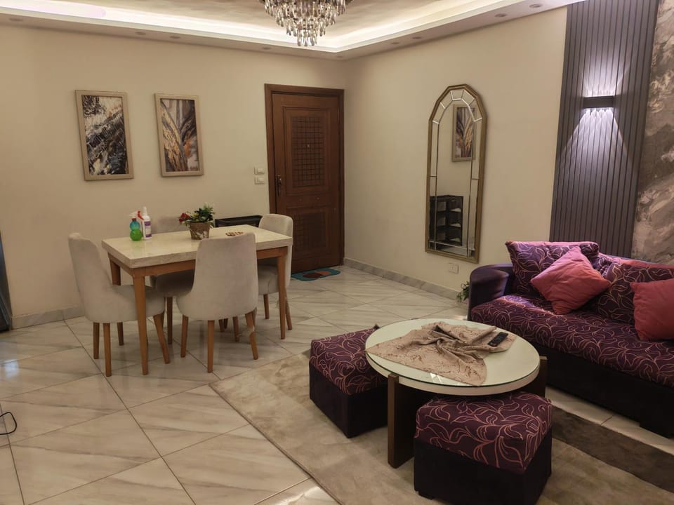 الاسكندريه المندره خطوات من الشاطئ ثاني نمره من الشاطيء تري البحر بوضوح من الجانب Apartment in Alexandria