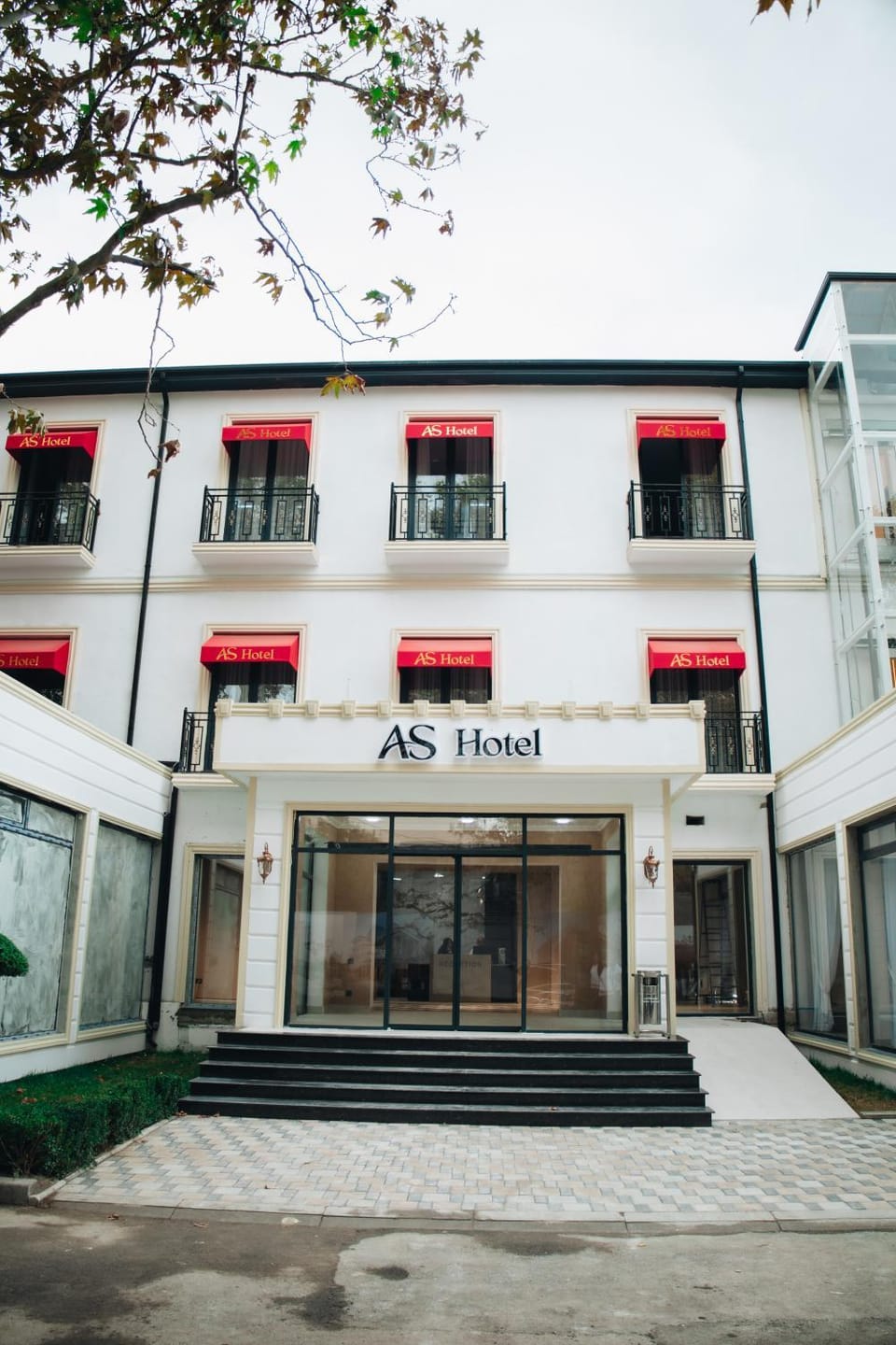 Property building, Facade/entrance, Day