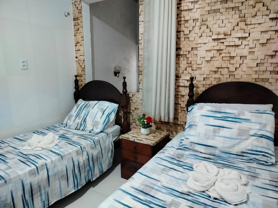 Bed, Floor plan, towels