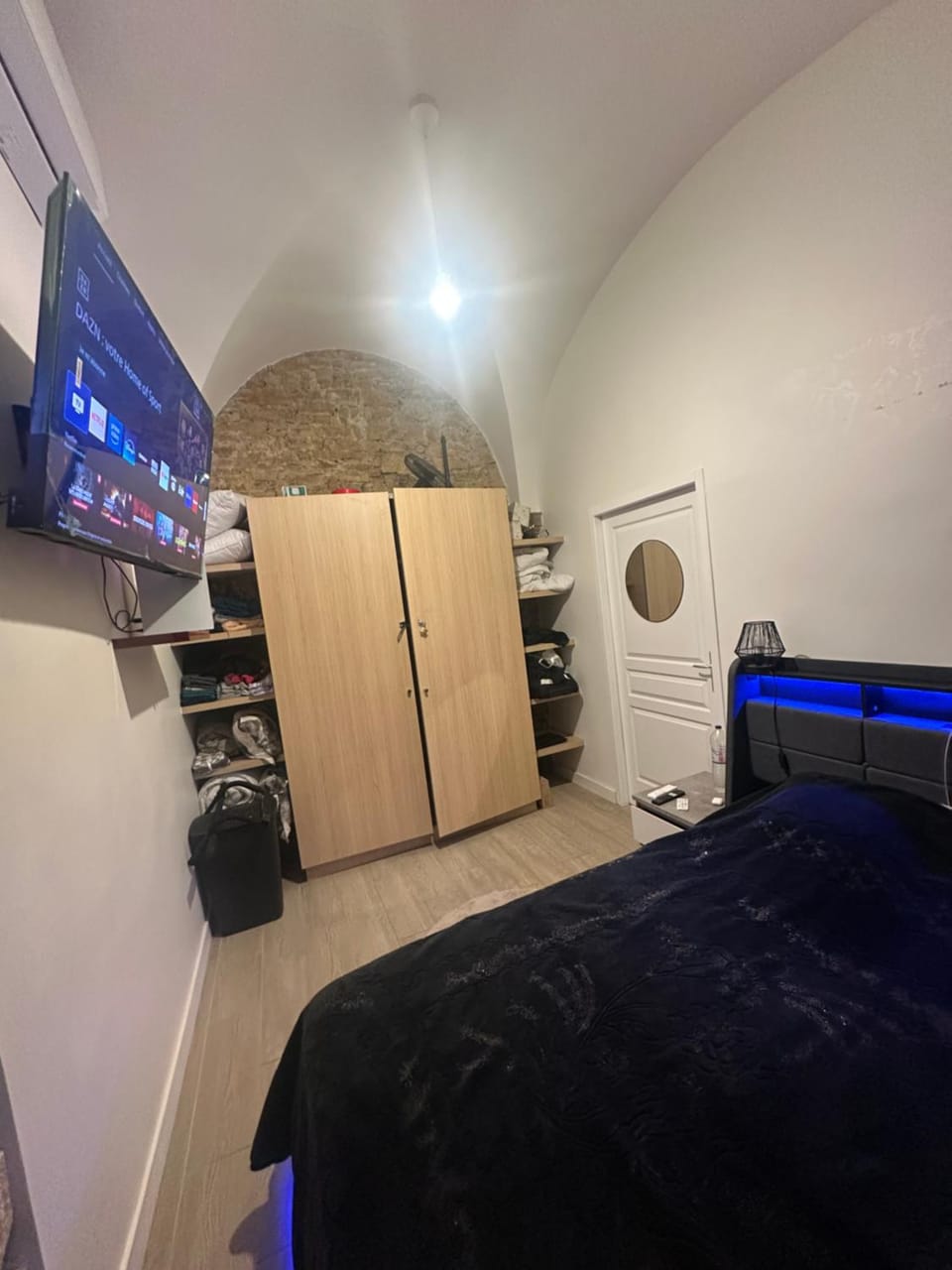 Bed, TV and multimedia, Bedroom, wardrobe
