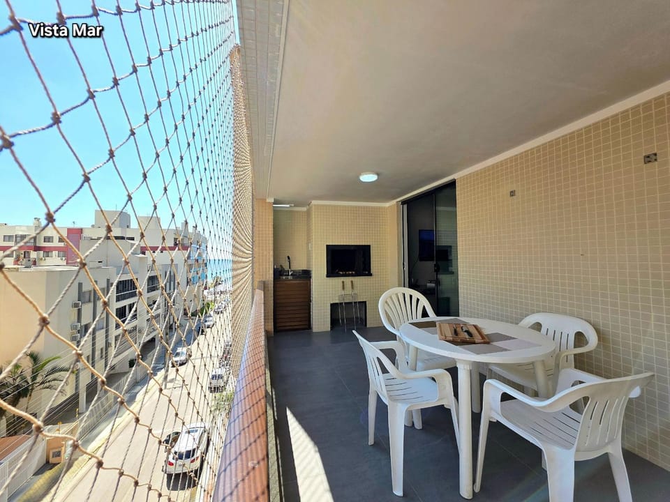 Cobertura com 4 quartos quadra do Mar Meia Praia Apartment in Porto Belo