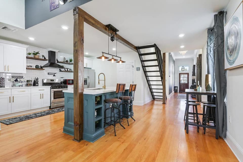 Cozy 3BR w fireplace, yard & streetcar walk House in New Orleans