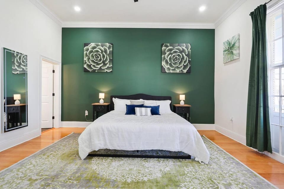 Cozy 3BR w fireplace, yard & streetcar walk House in New Orleans