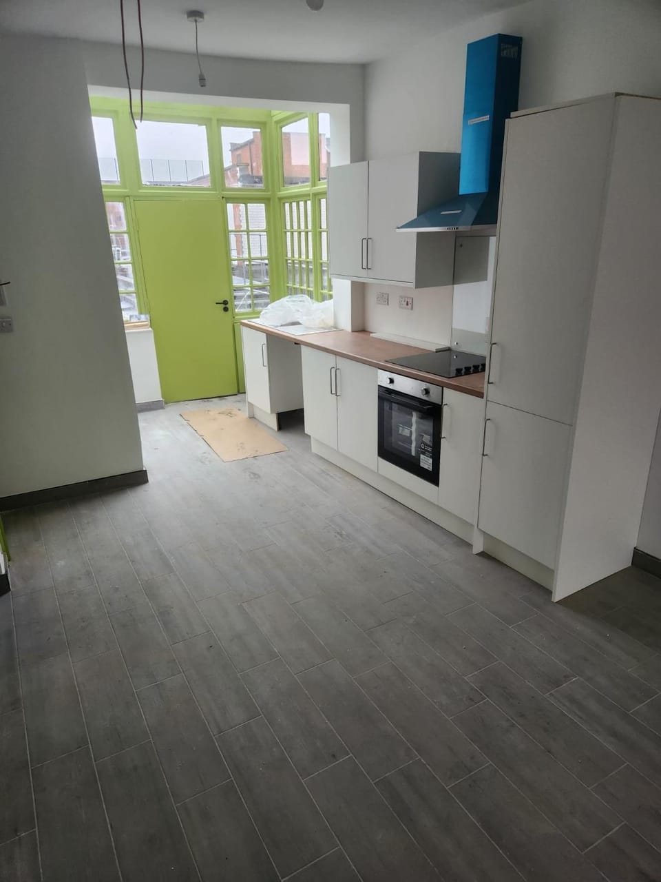Main Wasall High Street flat above shop Apartment in Walsall