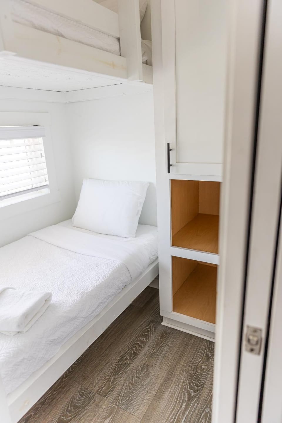 Bedroom, bunk bed