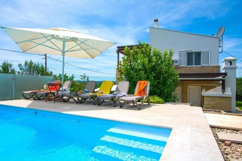 Location, children, Family