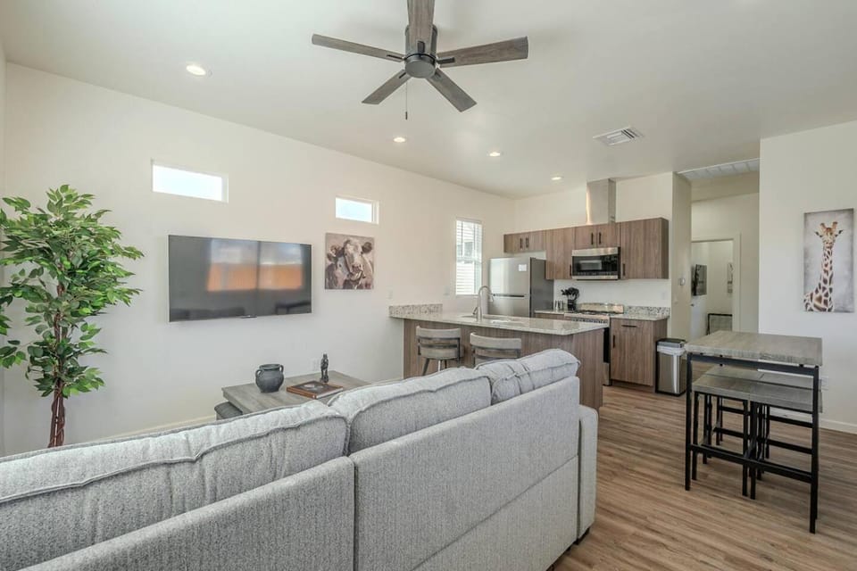 Modern Updated Central Bungalow House in Catalina Foothills