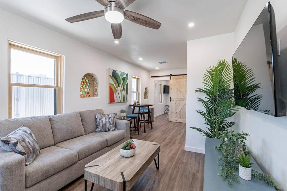 Downtown Bungalow -Duplex - EV Charger House in Tucson