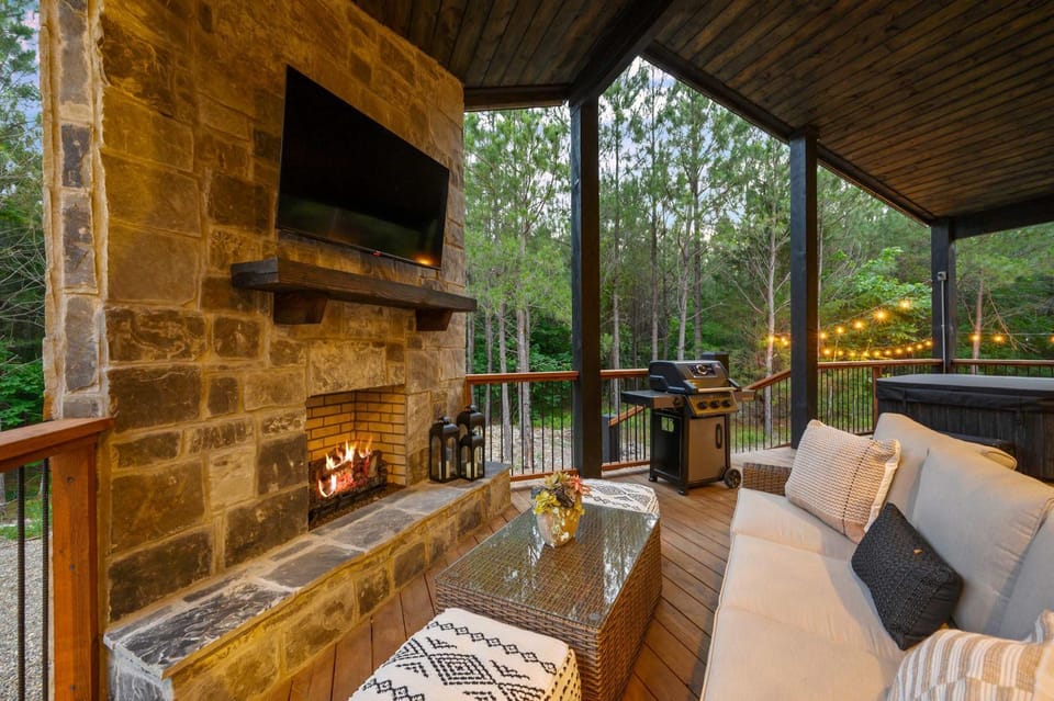 New At Ease Honeymoon Cabin Hot Tub Romantic Cabin in Oklahoma