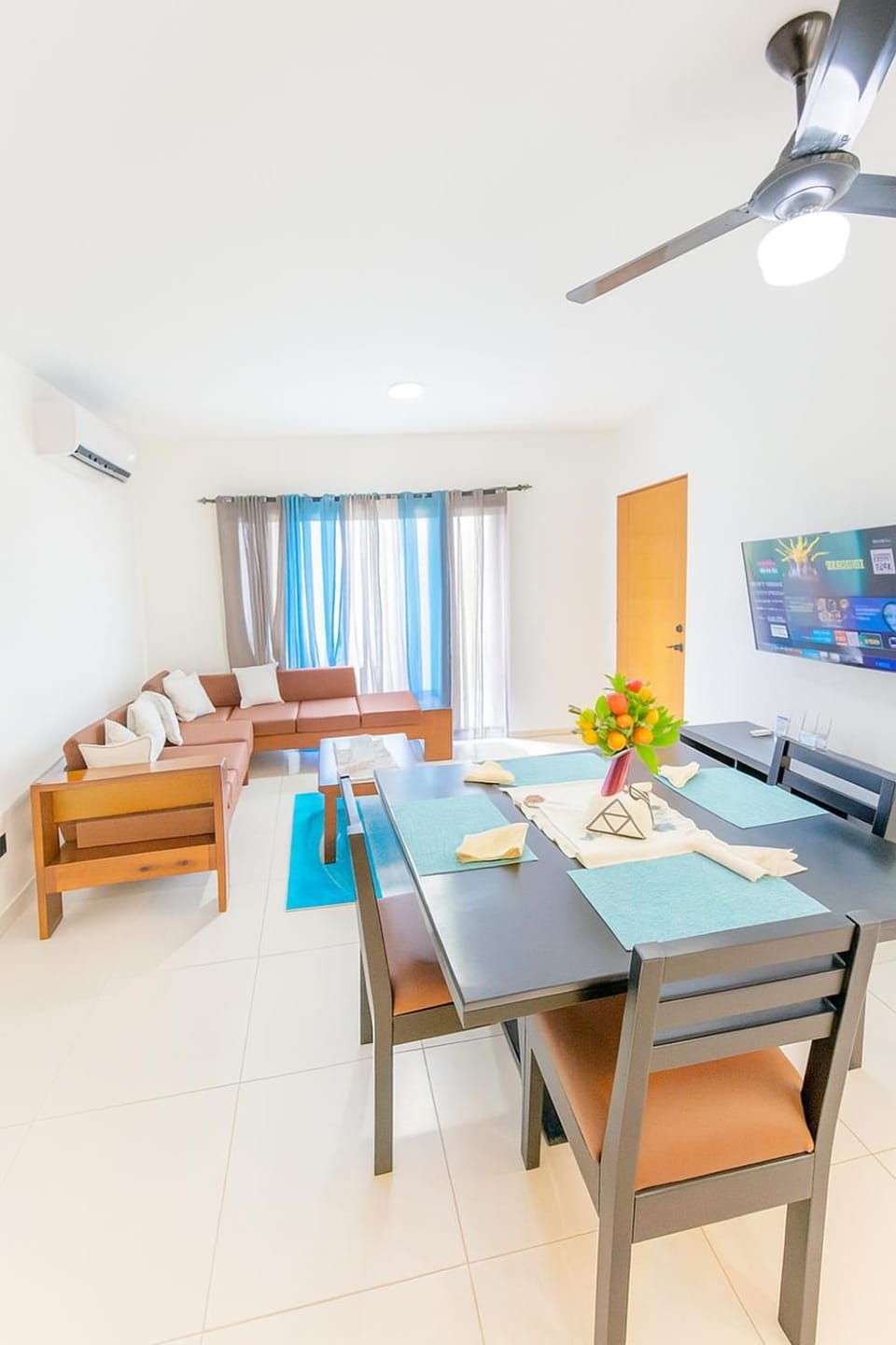 Living room, Dining area, Diving