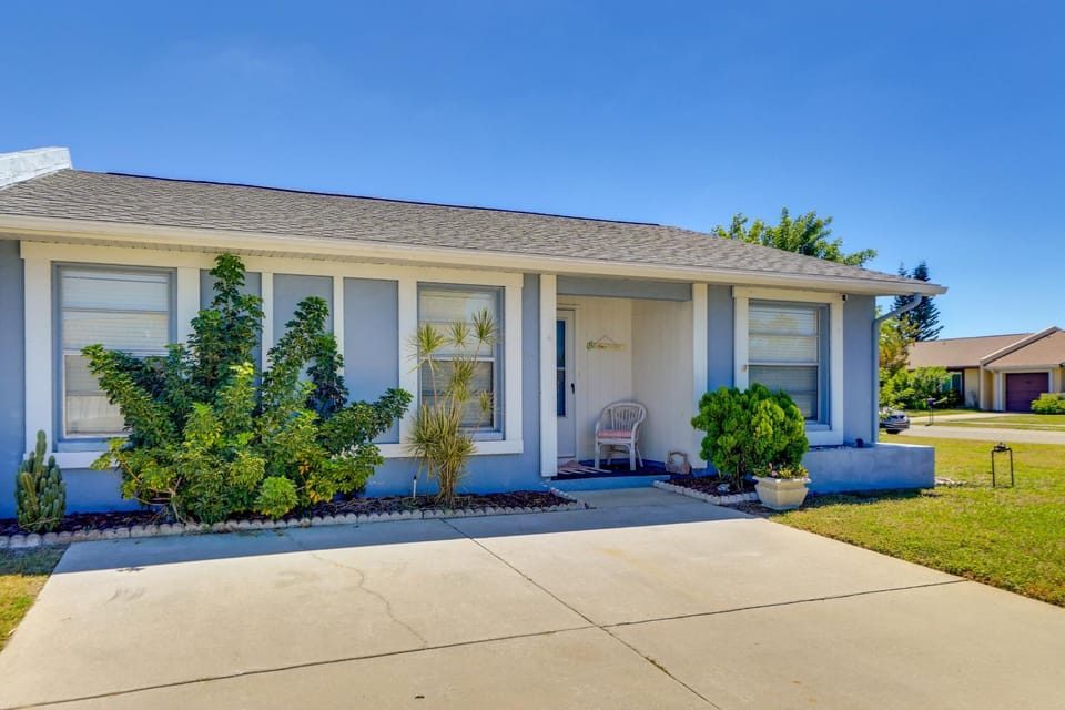 Pool Access: Condo 4 Mi to Bradenton Riverwalk! House in Bradenton