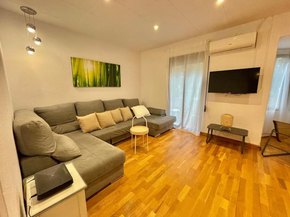 Practical, 3 double bedrooms, 7' Sagrada Familia Apartment in Barcelona
