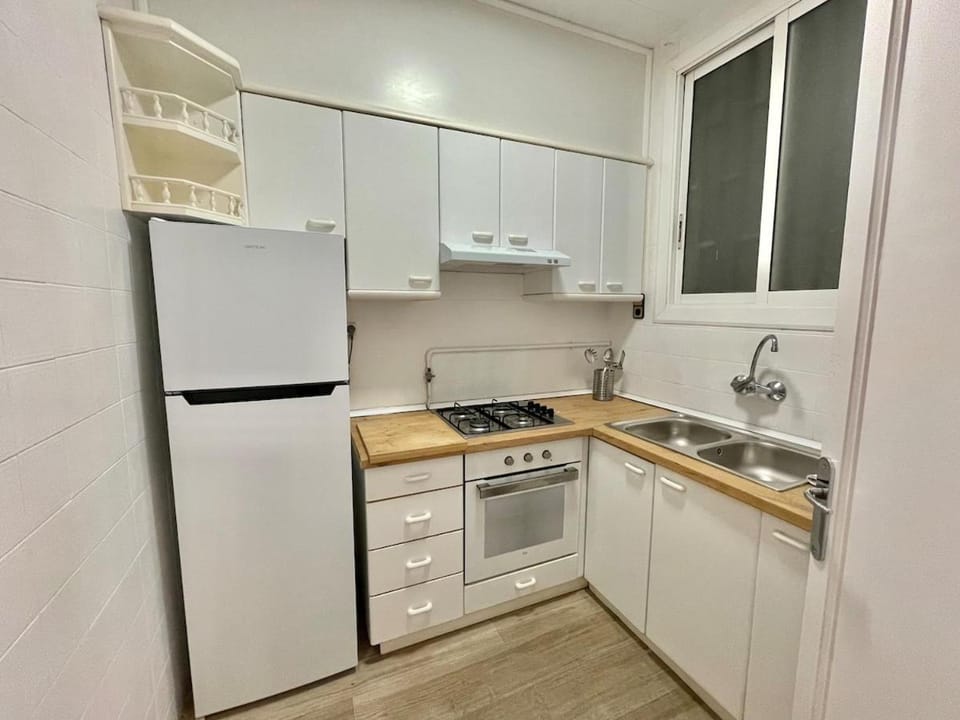 Practical, 3 double bedrooms, 7' Sagrada Familia Apartment in Barcelona