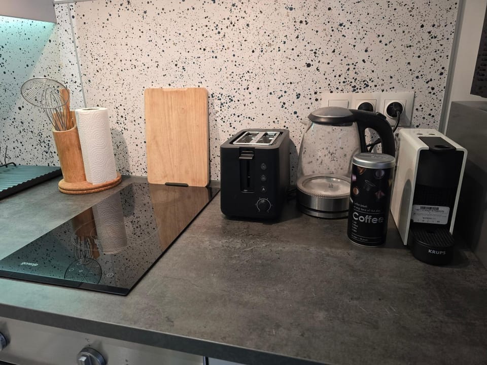 Coffee/tea facilities, toaster
