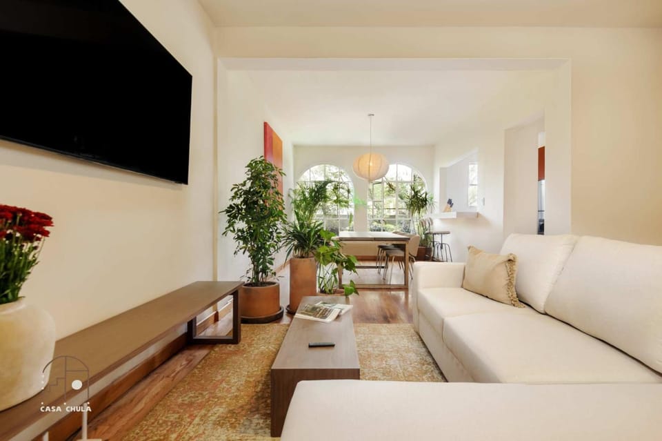 Communal lounge/ TV room