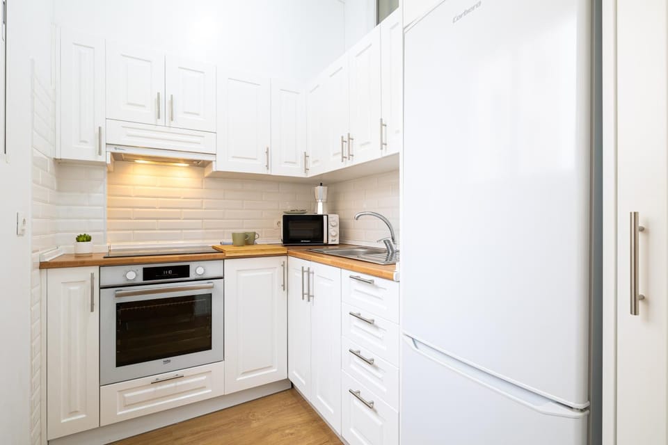 Kitchen or kitchenette, oven