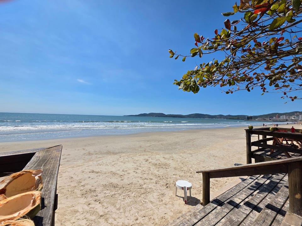 Apt 4 Quartos com Ar Condicionado 130m da Praia Apartment in Porto Belo