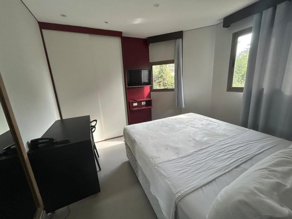 Bed, TV and multimedia, Photo of the whole room, Bedroom, wardrobe